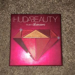 HUDA BEAUTY ruby obsessions eye shadow pallet!